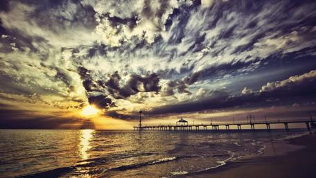 Serene Sunset Over the Pier wallpaper