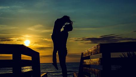 Silhouette of Love at Sundown wallpaper
