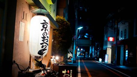 Serene Night in a Japanese Alleyway wallpaper