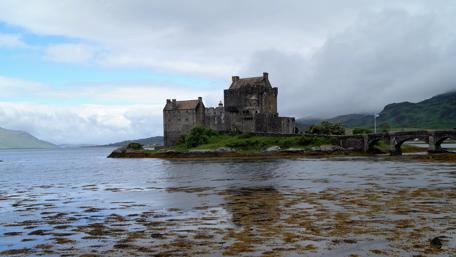 Eilean Donan Castle (Scotland) wallpaper