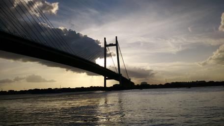 Majestic Silhouette of a Suspension Bridge at Sunset wallpaper