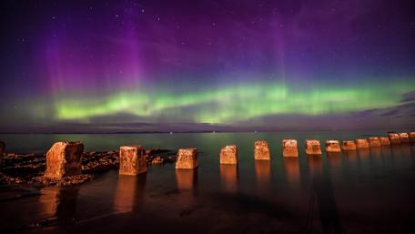 Northern Lights Over Serene Waters wallpaper
