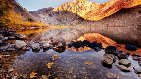 Serene Mountain Reflection at Sunset wallpaper