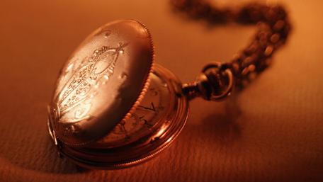 Timeless Elegance of a Vintage Pocket Watch wallpaper