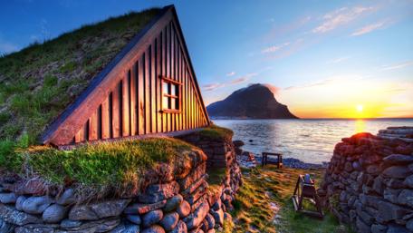 Turf house in Iceland (Ósvör Museum) wallpaper