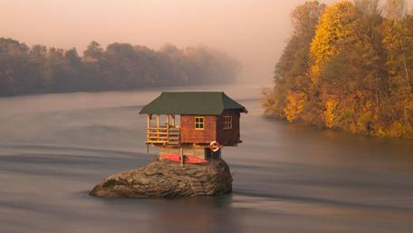 Solitary River Cabin in Autumn Mist wallpaper
