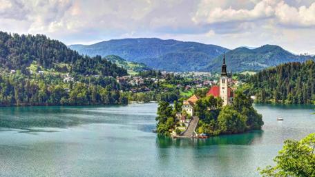 Mariinsky church in Bled Island wallpaper