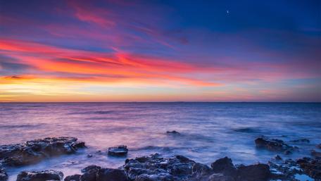 Sunset Serenity at the Rocky Seashore wallpaper