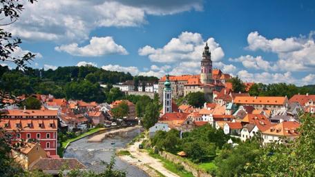 Charming Cesky Krumlov Under Clear Skies wallpaper