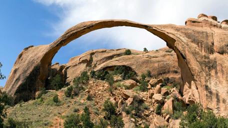 Majestic Sandstone Arch of Arches National Park wallpaper