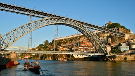 Porto's Iconic Dom Luís I Bridge in 4K Splendor wallpaper