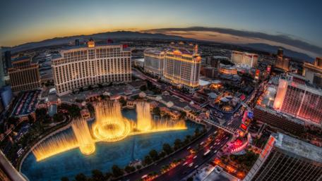 Dazzling Las Vegas Skyline with Bellagio Fountains wallpaper