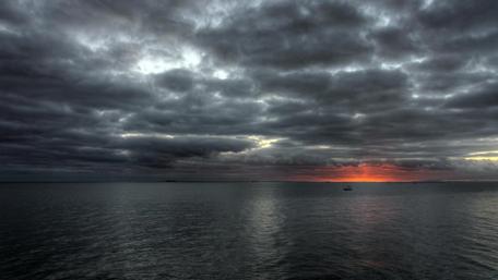 Horizon Serenity at Sunset wallpaper