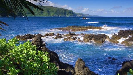Serene Coastal Landscape with Waves and Mountains wallpaper
