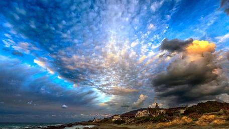 Serene Seashore Sky with Majestic Clouds wallpaper