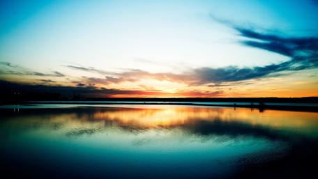 Tranquil Sunset over Silent Waters wallpaper