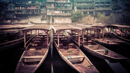 Tranquil Boats in Ancient Feng Huang Town wallpaper
