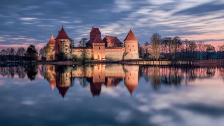 Majestic Trakai Island Castle Reflections wallpaper