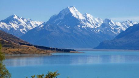 Majestic Mountain Lake Serenity wallpaper