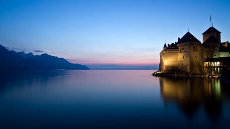 Chillon Castle at Twilight on Lake Geneva wallpaper