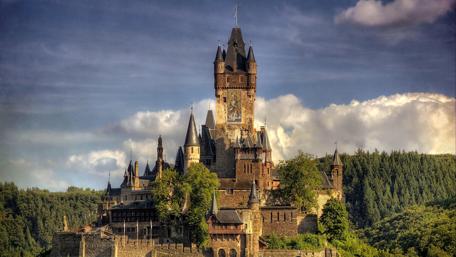 Reichsburg Castle's Majestic Grandeur in Cochem 4k wallpaper