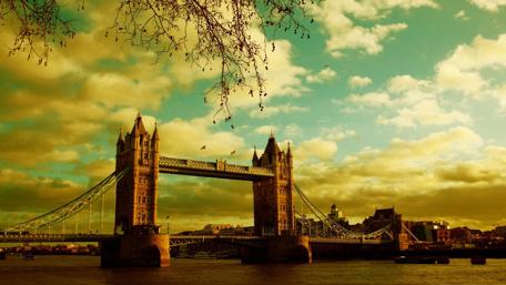 Golden Hues Over Tower Bridge wallpaper