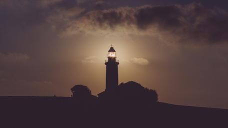 Guiding Light in the Dusk wallpaper