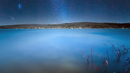 Celestial Serenity Over Lake William wallpaper