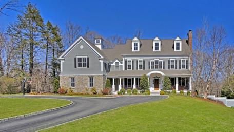 Elegant Modern Mansion Surrounded by Nature wallpaper