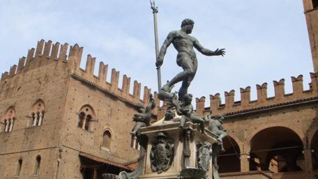 Majestic Neptune in Bologna's Historic Heart wallpaper