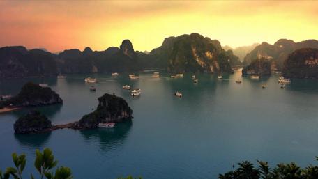 Emerald Waters of Hạ Long Bay at Sunset wallpaper