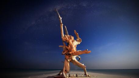 Milky Way over the desert wallpaper