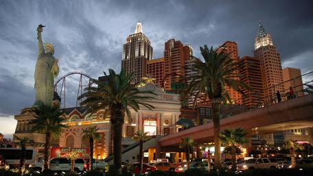 Vibrant Las Vegas Nightlife Scene wallpaper