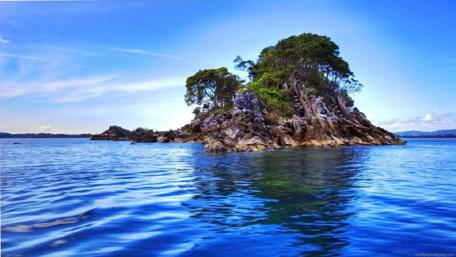 Blue Serenity An Idyllic Island Retreat wallpaper