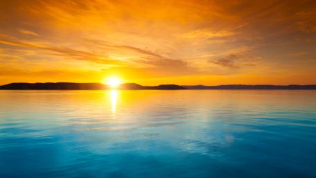 Golden Sunset Over Serene Waters wallpaper