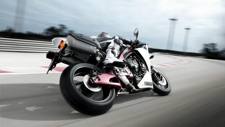Dynamic Yamaha Motorbike in Action wallpaper