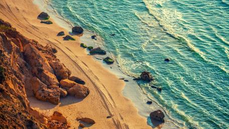 Sunlit Waves on a Tranquil Beach wallpaper