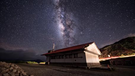 Milky Way Brilliance Over Quiet Homestead wallpaper