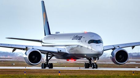 Lufthansa Airbus A350-900 on Runway wallpaper