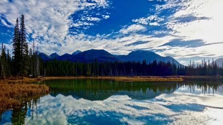 Tranquil Lake and Majestic Mountains Scene wallpaper