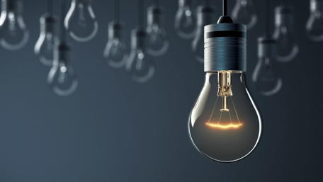 Hanging Light Bulbs in Focus and Blur wallpaper
