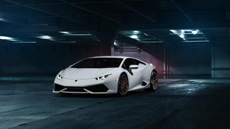 Sleek Elegance of the Lamborghini Huracan wallpaper