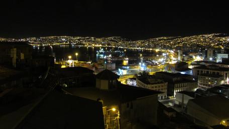 Stunning Night View of Valparaiso Cityscape in 4K wallpaper