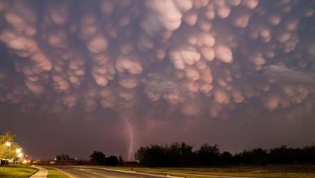 Majestic Storm with Lightning and Clouds wallpaper