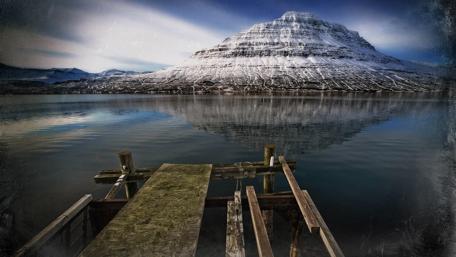 Mountain Tranquility Reflected on Lake Surface wallpaper