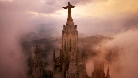 Majestic Sagrat Cor Amidst Misty Skies wallpaper