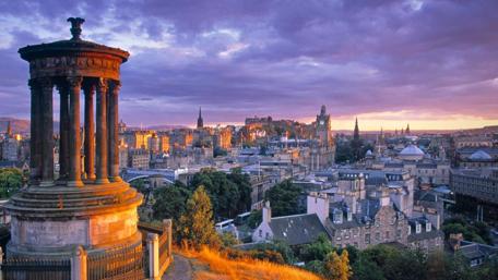Stunning Edinburgh Cityscape Under Twilight Sky wallpaper