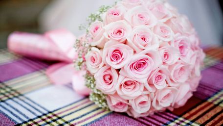 Elegant Pink Rose Bouquet in 4K wallpaper