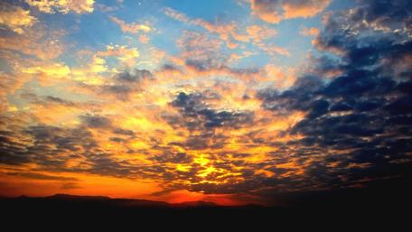 Vibrant Sunset Over the Cloudy Sky wallpaper