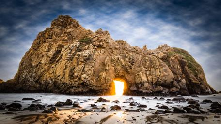 Keyhole Arch at Pfeiffer Beach, California wallpaper